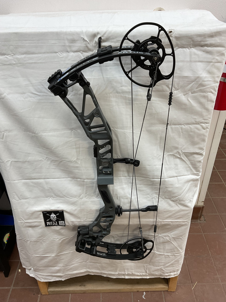 ELITE ARTUS - RH/SLATE-BLACK/70 - EARHSB70- 77 - USED BOW!!!!!