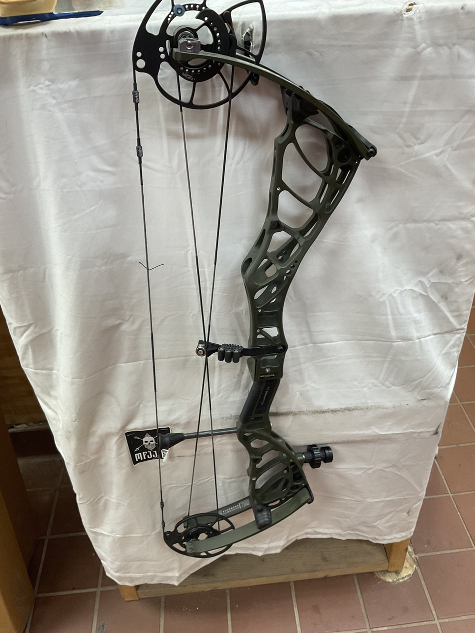 BOWTECH ALLIANCE 33- RH/OD Green/70 - #BSLSRHODG70- 4 - USED BOW!!!