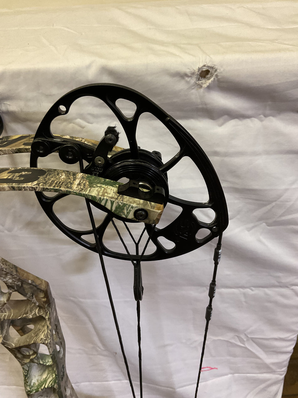 MATHEWS V3 31 - LH/REALTREE/60-75# - #MV331RHRT6075- 8 - USED BOW!!!