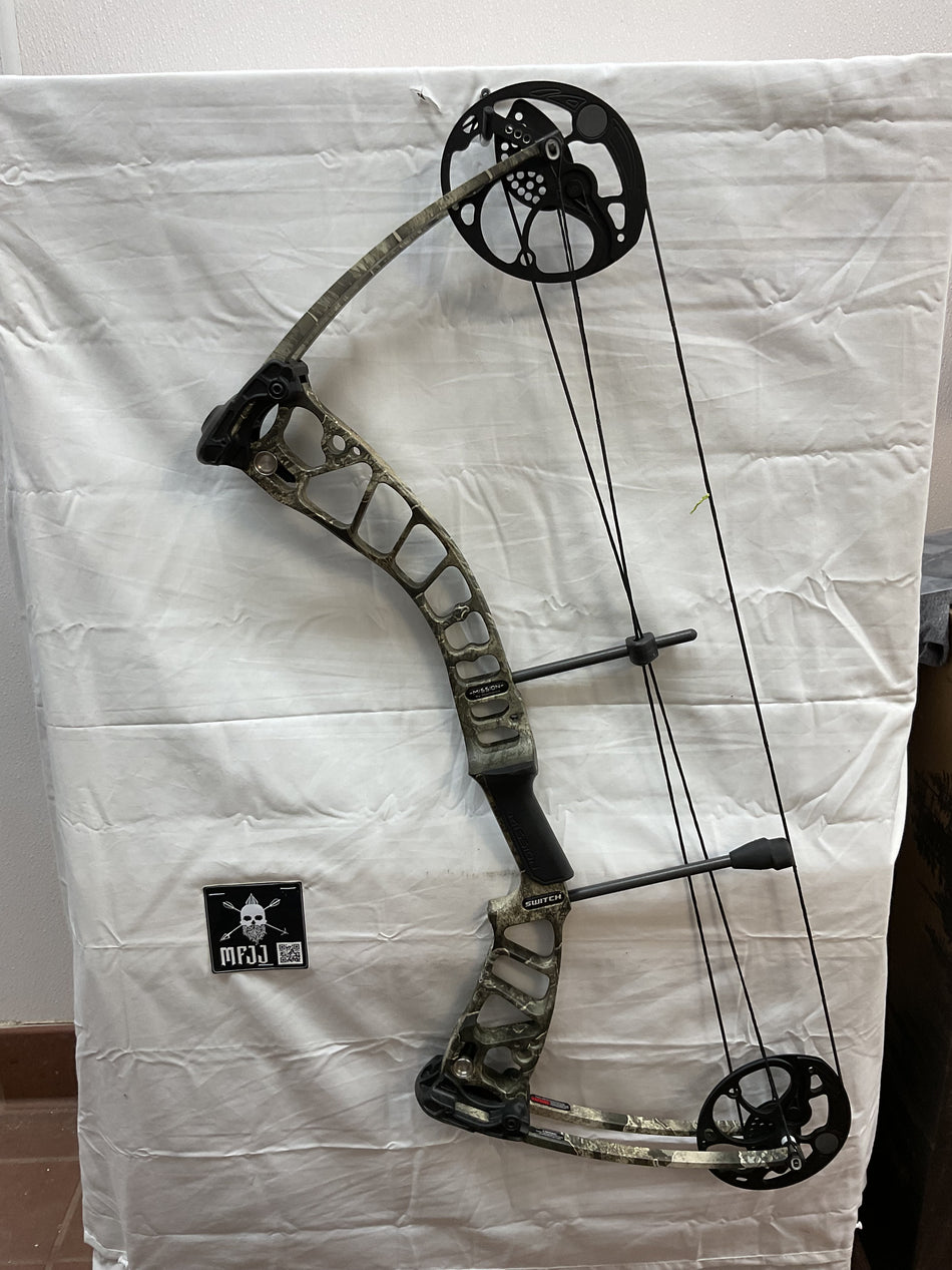 MISSION SWITCH - RH/REALTREE EXCAPE/70 - #MSRHRE70 - 1 - USED BOW!!!