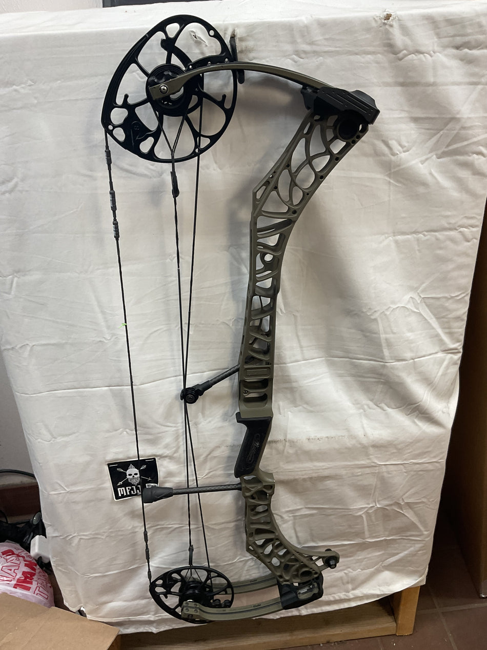 MATHEWS PHASE 4 33 - LH/Ambush Green/60-75# - MP433LHAG6075- 11 - USED BOW!!!!!
