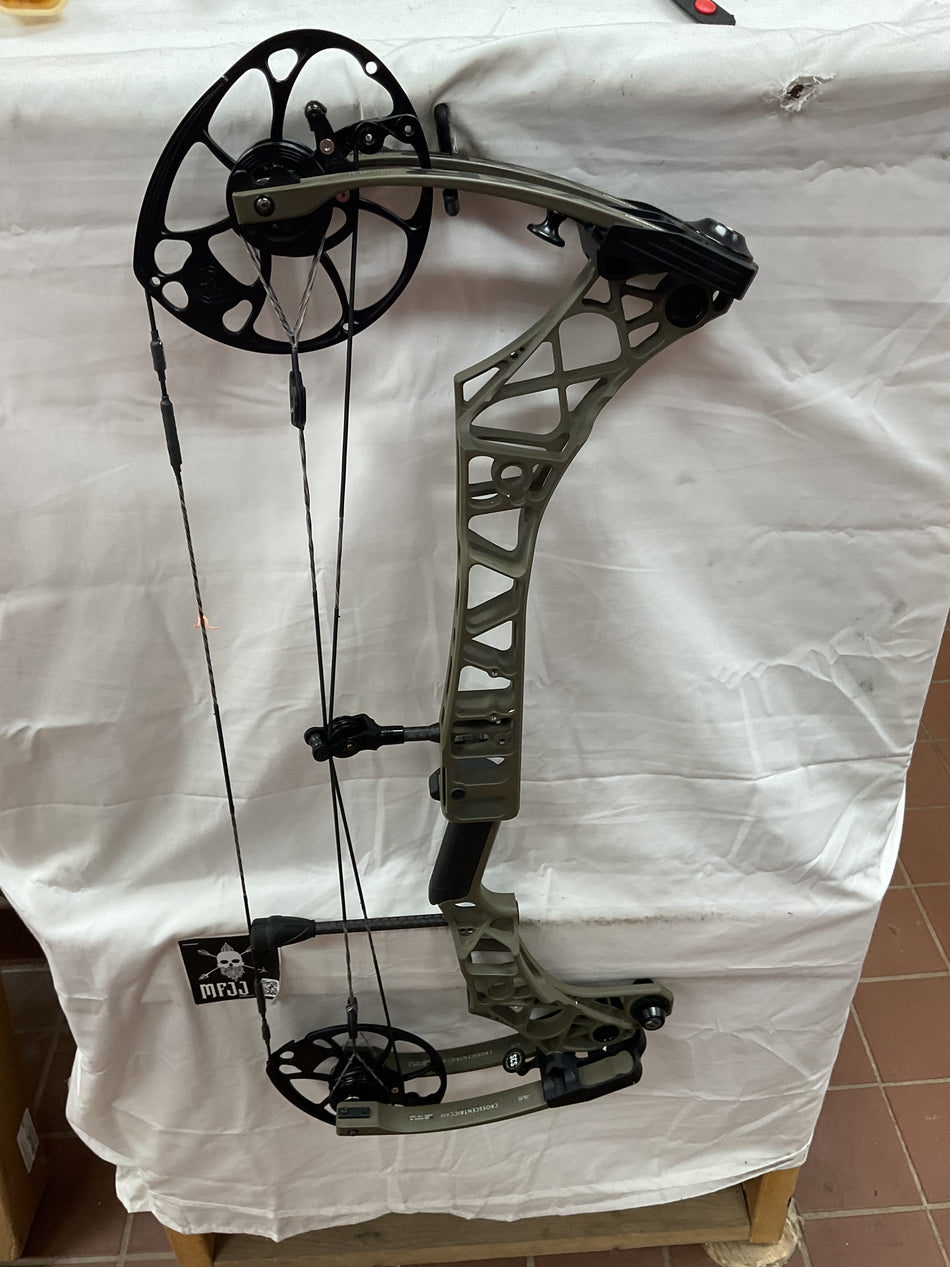 MATHEWS VXR 28 - RH/AMBUSH/75 - MVXR28RHA75 - 14 - USED BOW!!!