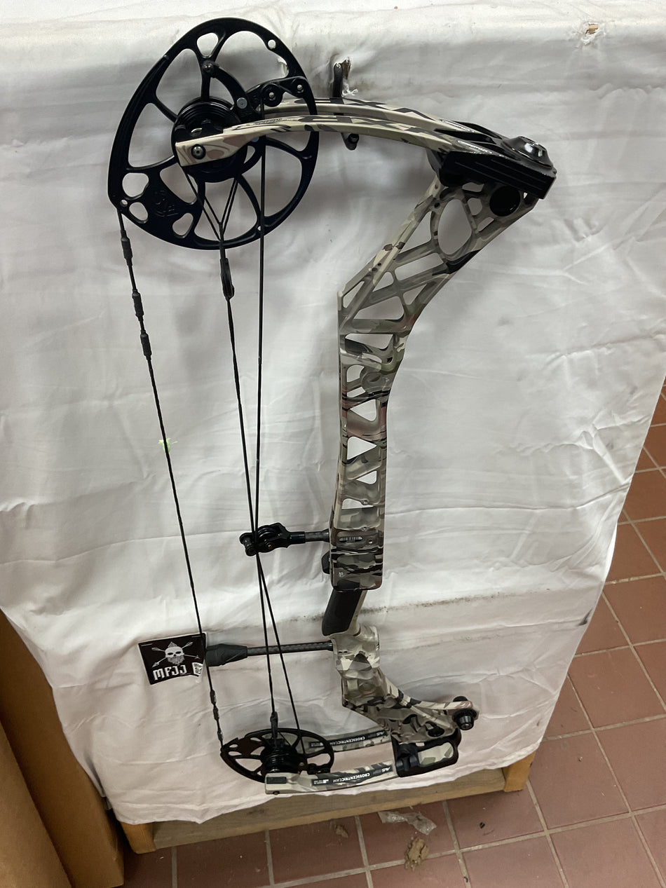 MATHEWS VXR 31.5 - RH/Under Armour/75# - #MVXR315RHUA75 -9- USED BOW!!!