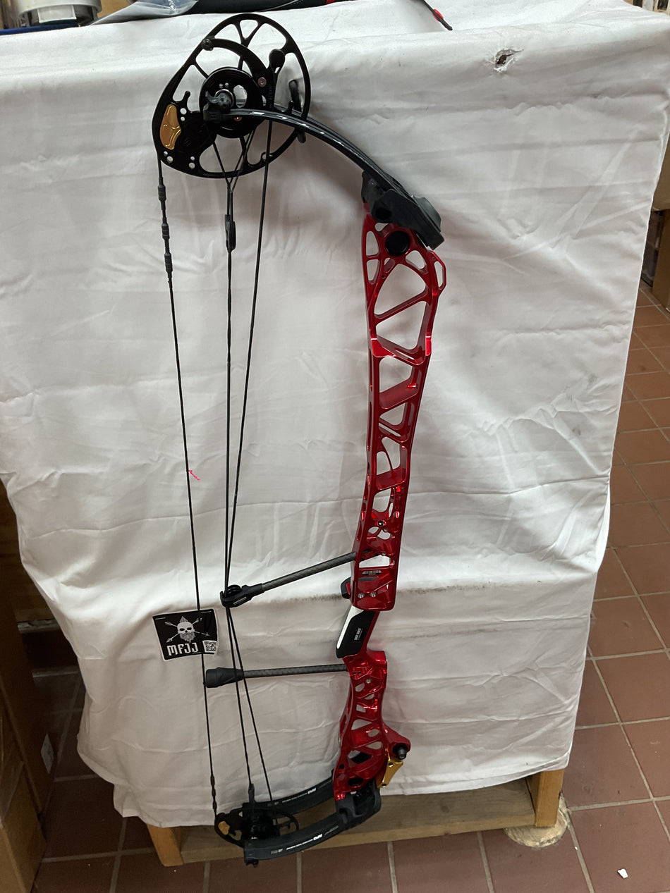 MATHEWS TITLE 40 GEN 2- RH/Red/50-70 - MT40RHR - 3 - USED BOW!!!