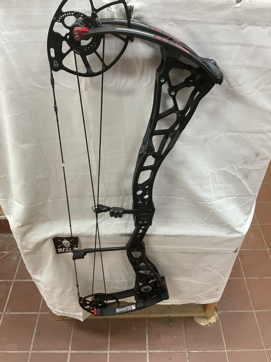 BOWTECH SS34 - RH/Black/60 - BTSS34RHB60 - 10 - USED BOW!!!!!