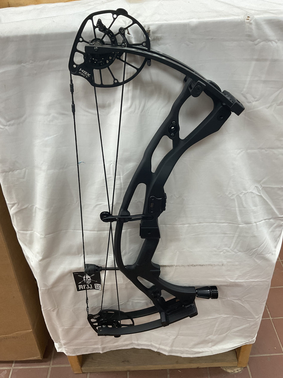 HOYT RX8 - RH/BLACK/70 - HRX8RHB80 - 5 - USED BOW!!!!