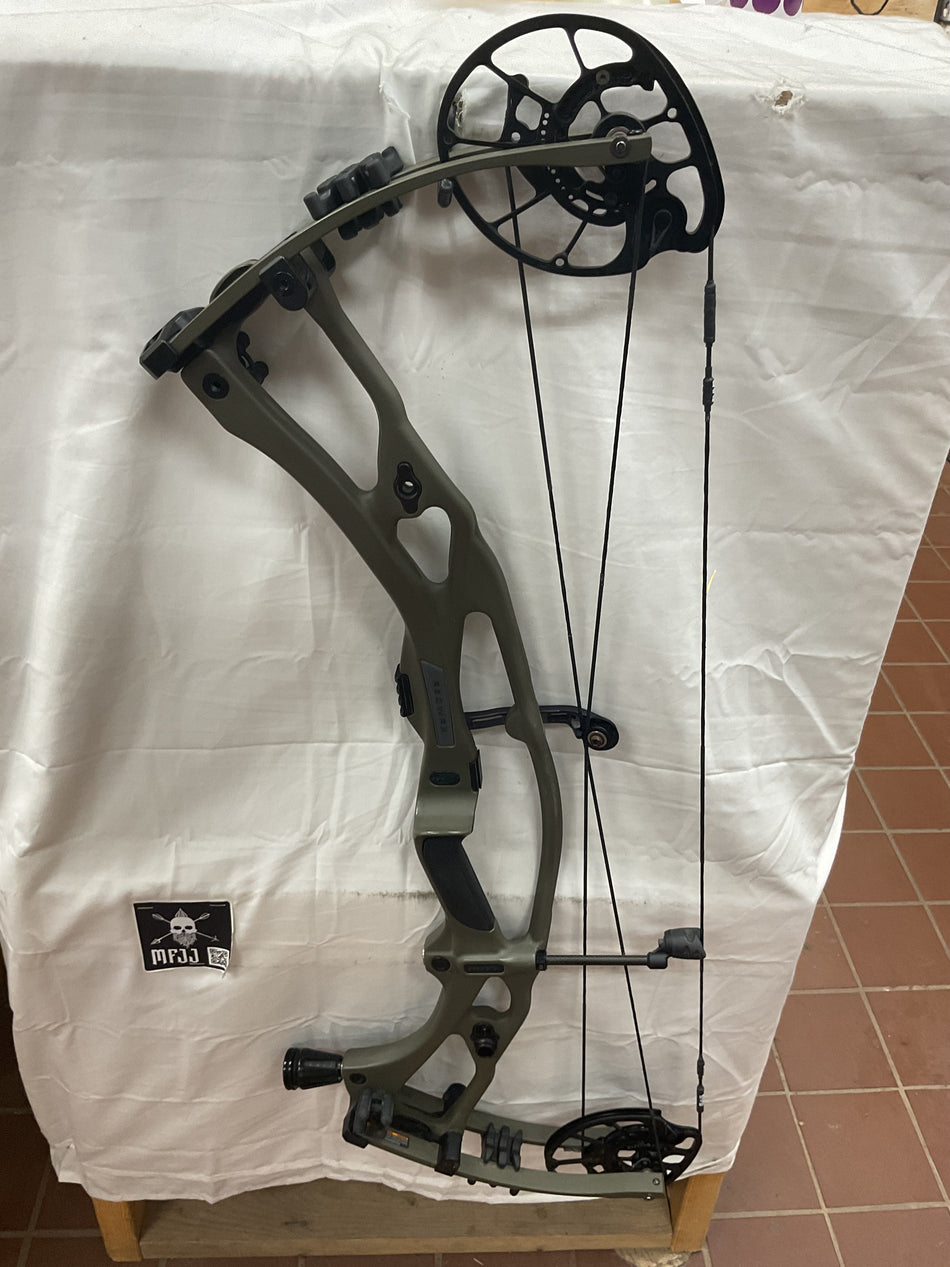 HOYT RX7 ULTRA - RH/WILDERNESS/70 - HRX7URHWLD70 - 13 - USED BOW!!!