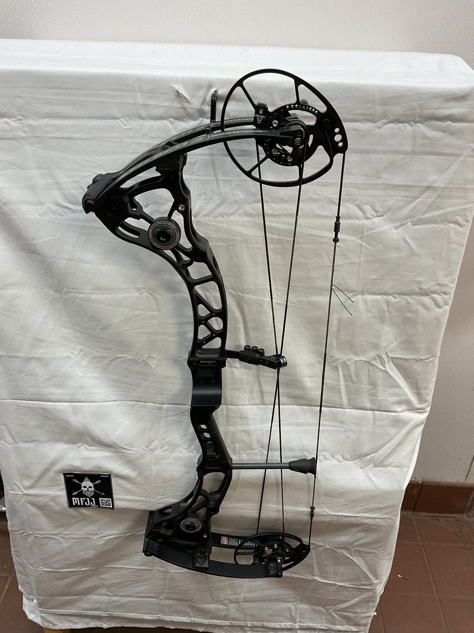 BOWTECH EVA GEN 3 - RH/BLACK/70 - #BEG3BK70-4 - USED BOW!!!