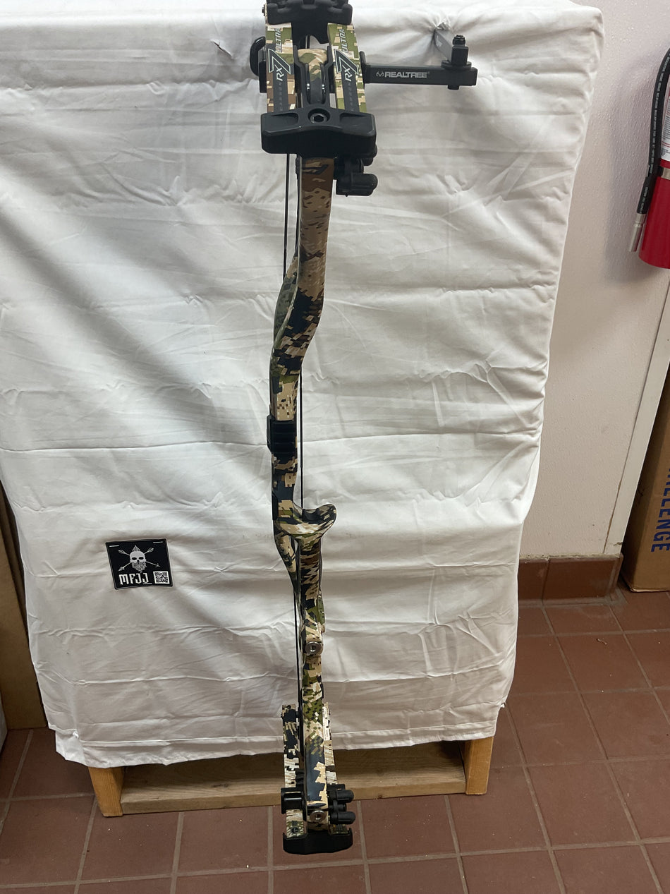 HOYT RX7 ULTRA - RH/SUBALPINE/70 - HRX7URHSUBS70 - 8 - USED BOW!!!!!!