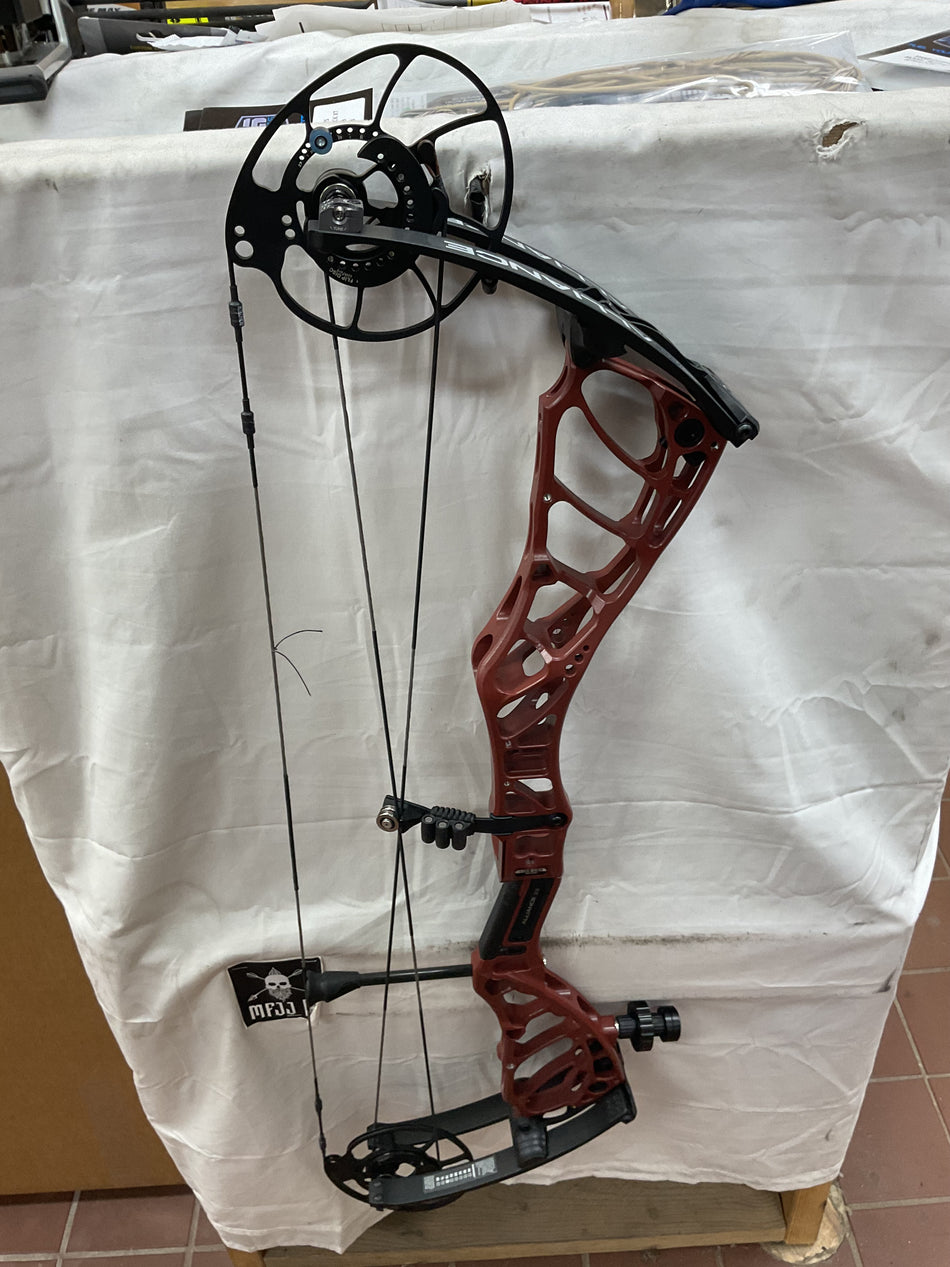 BOWTECH ALLIANCE 33- RH/Red Dirt/70 - #BSLSRHRD70- 3 - USED BOW!!!