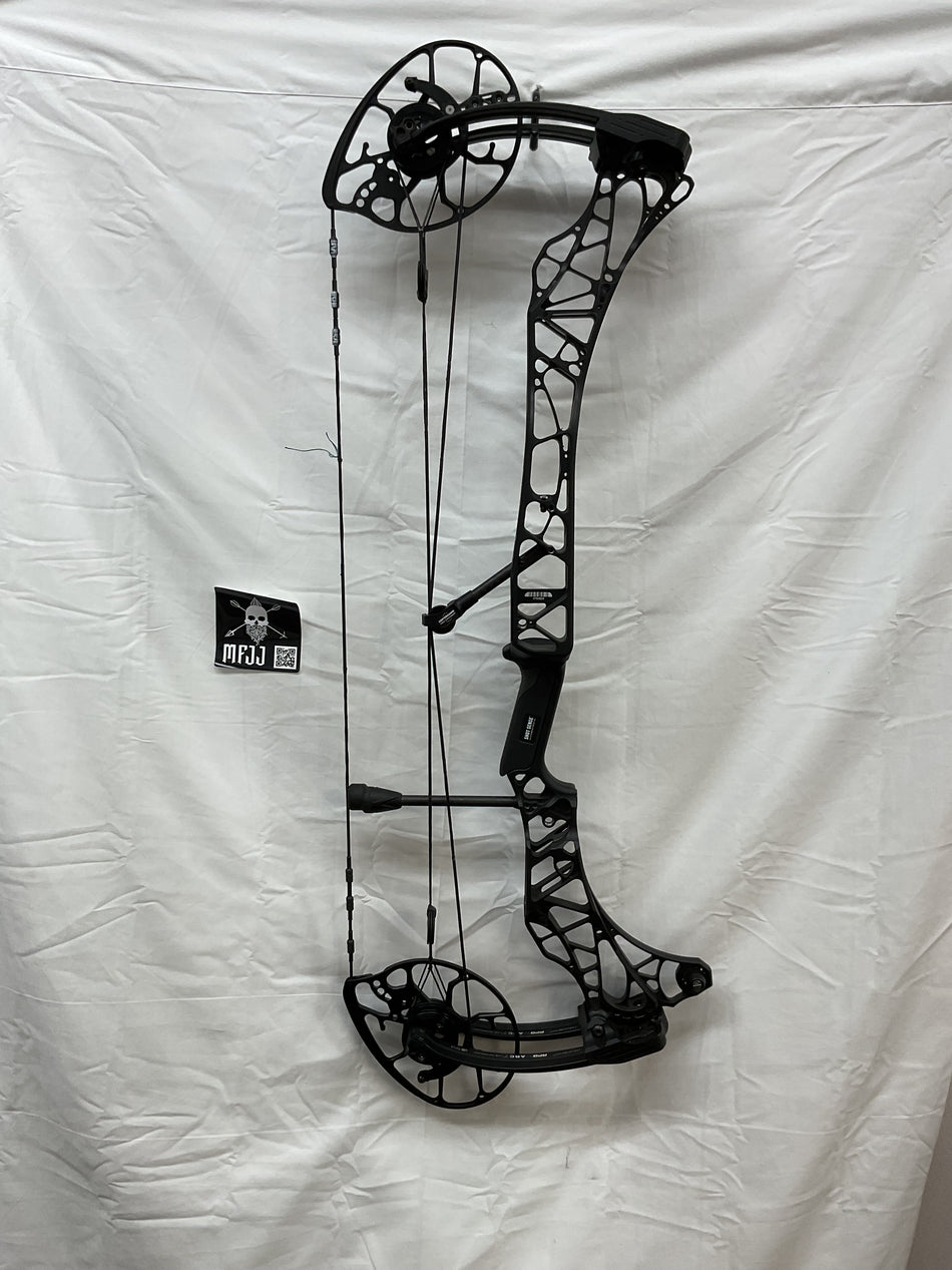 MATHEWS LIFT 29.5 X - RH/BLK/55-80# - #MLX29.5RHBLK5580-10 - USED BOW!