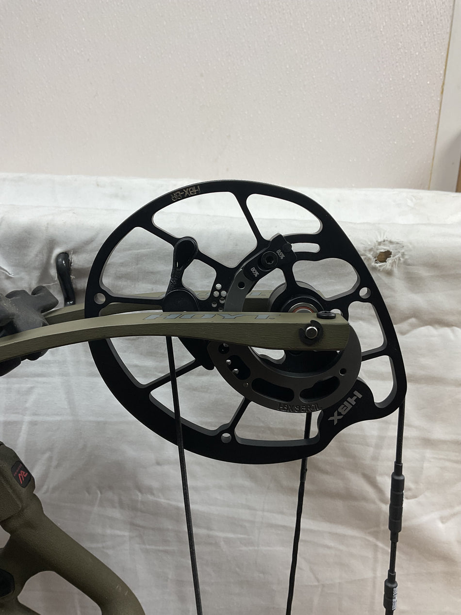 HOYT RX-5 - RH/WILDERNESS/70# - #HRX5RHW70- 4 - USED BOW!!!