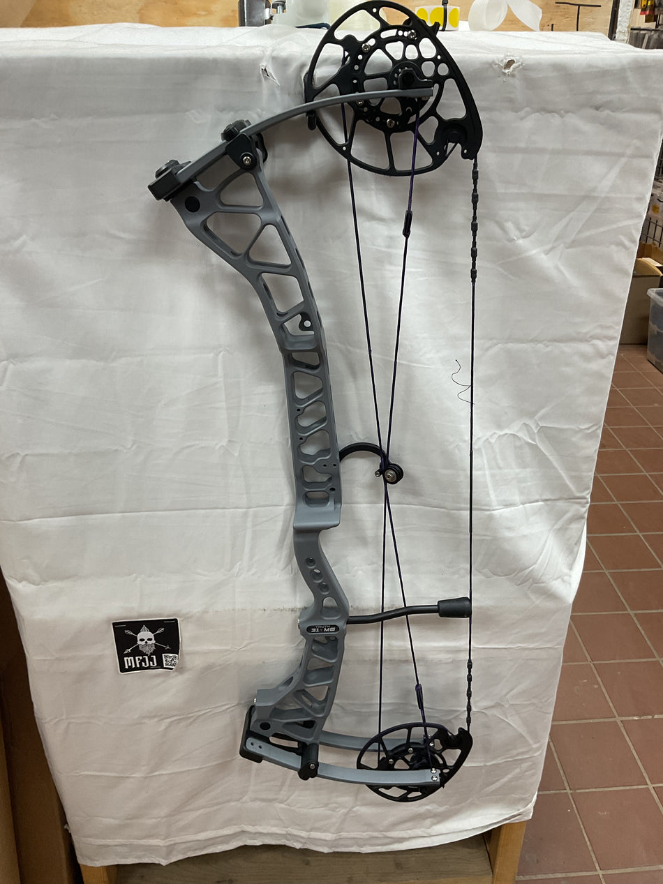 TRUTH 31 MG - RH/Grey/70# - #T31MGRHG70- 2 - USED BOW!