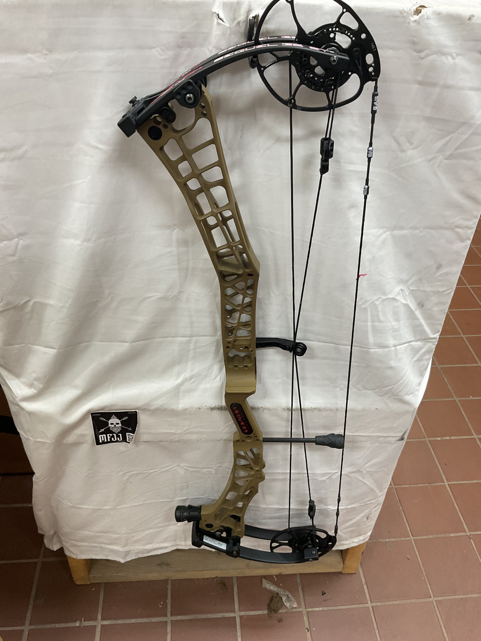 DARTON SEQUEL 35 ST2 - RH/Flat Dark Earth/70 - DS35ST2FDE70 - 14- Used Bow!!!