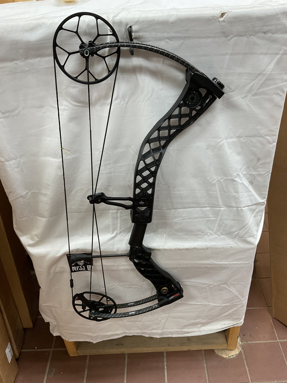 MATHEWS CREED - RH/BLACK/70# - #MCRHB27.570 - 5 - USED BOW!!!