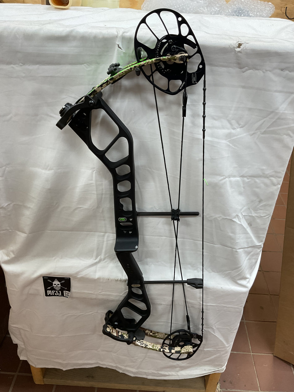 PSE EMBARK - RH/BLACK/60 - PERHB60 - 1- USED BOW!!!