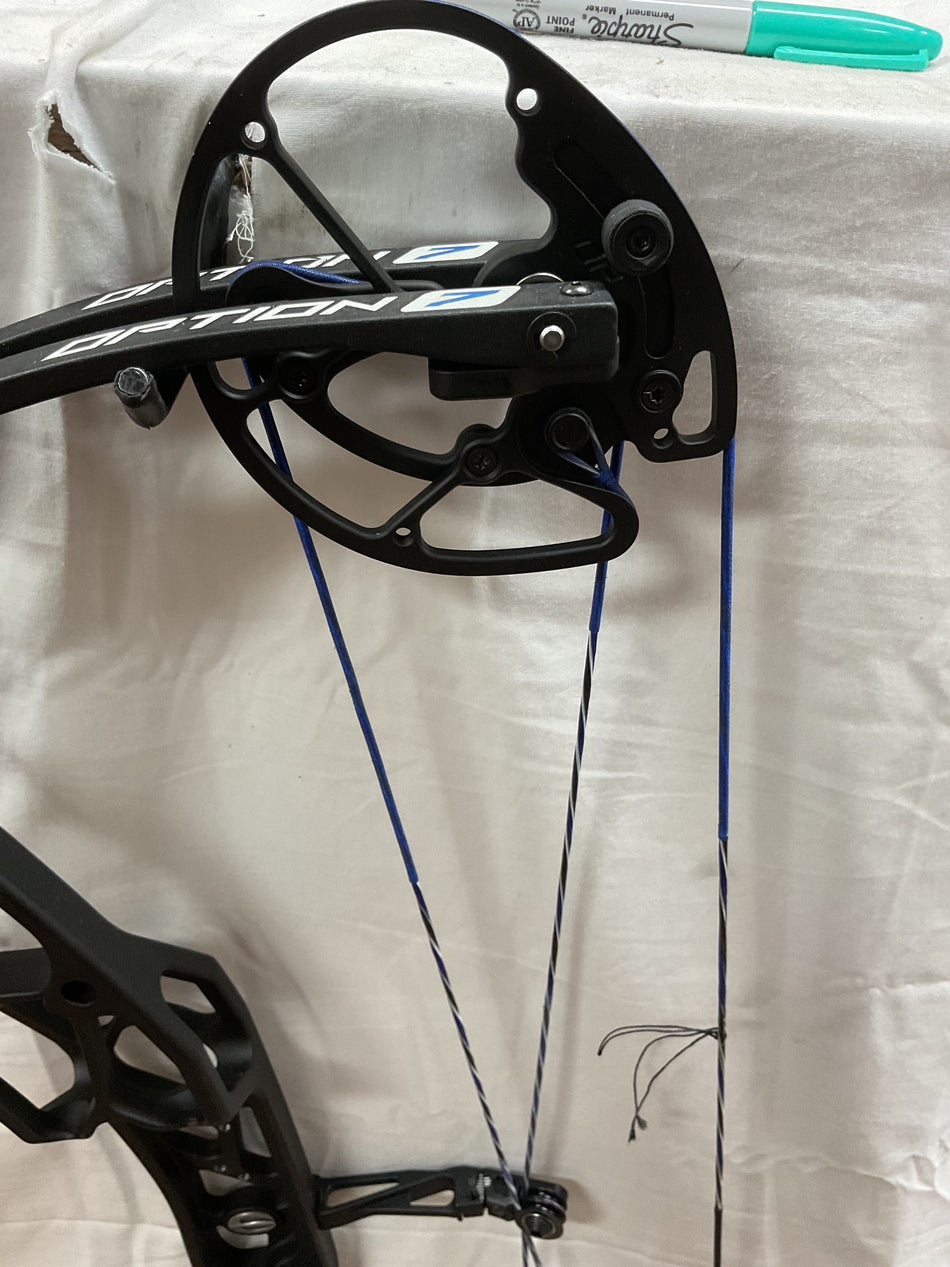 ELITE OPTION 7 - RH/Black/70 - EO7B70 - 2 - USED BOW!!!!!!