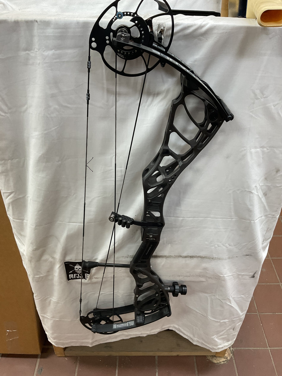 BOWTECH ALLIANCE 33- RH/Tac Gray/70 - #BSLSRHTG70- 6 - USED BOW ...