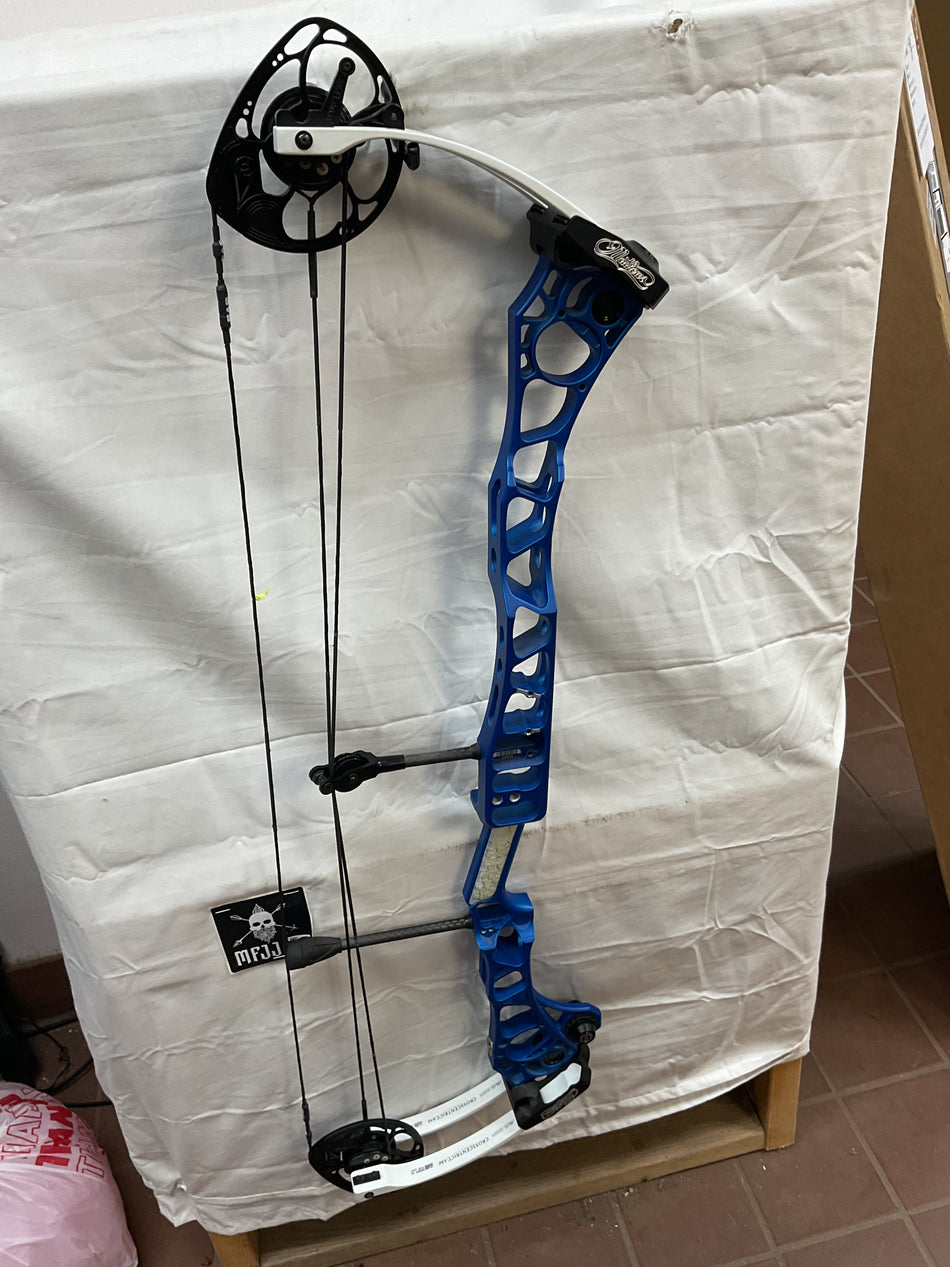 MATHEWS TRX 36 - RH/Blue/70 - MTRX36RHB70 - 1 - USED BOW!!!!!