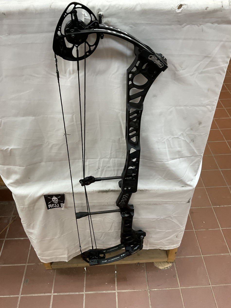 MATHEWS TRX 38 - RH/Black/60 - MTRX38RHB60 - 11 - USED BOW!!!!!