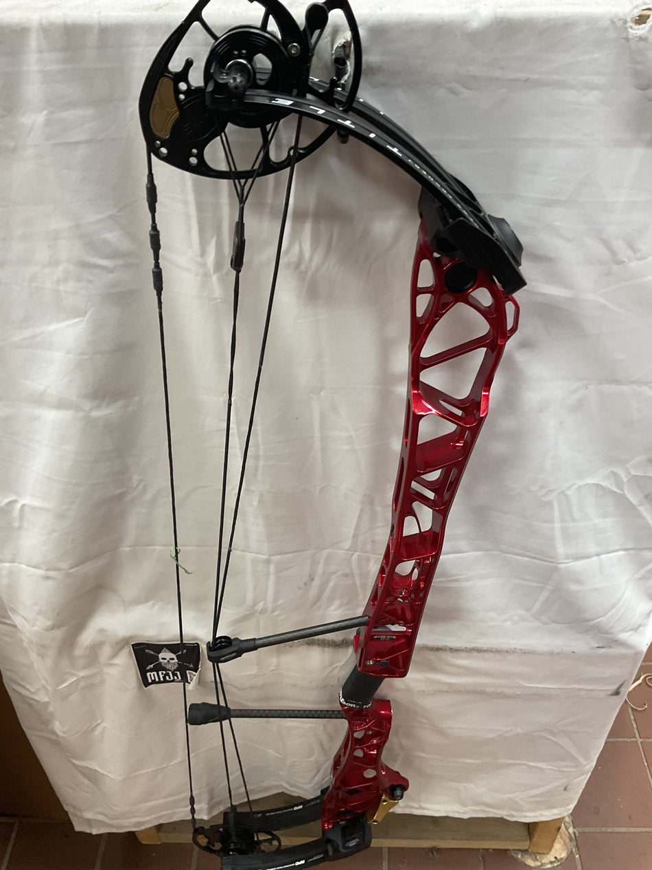 MATHEWS TITLE 40 GEN 2- RH/Red/50-70 - MT40RHR - 8 - USED BOW!!!
