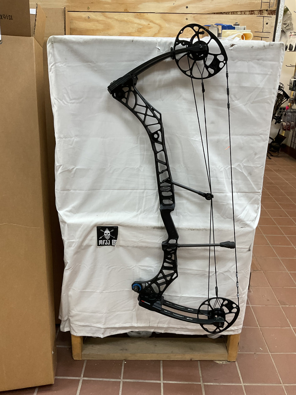 MATHEWS ATLAS - RH/BLACK/60-75# - MARHBLK75 -2- USED BOW!!!!!