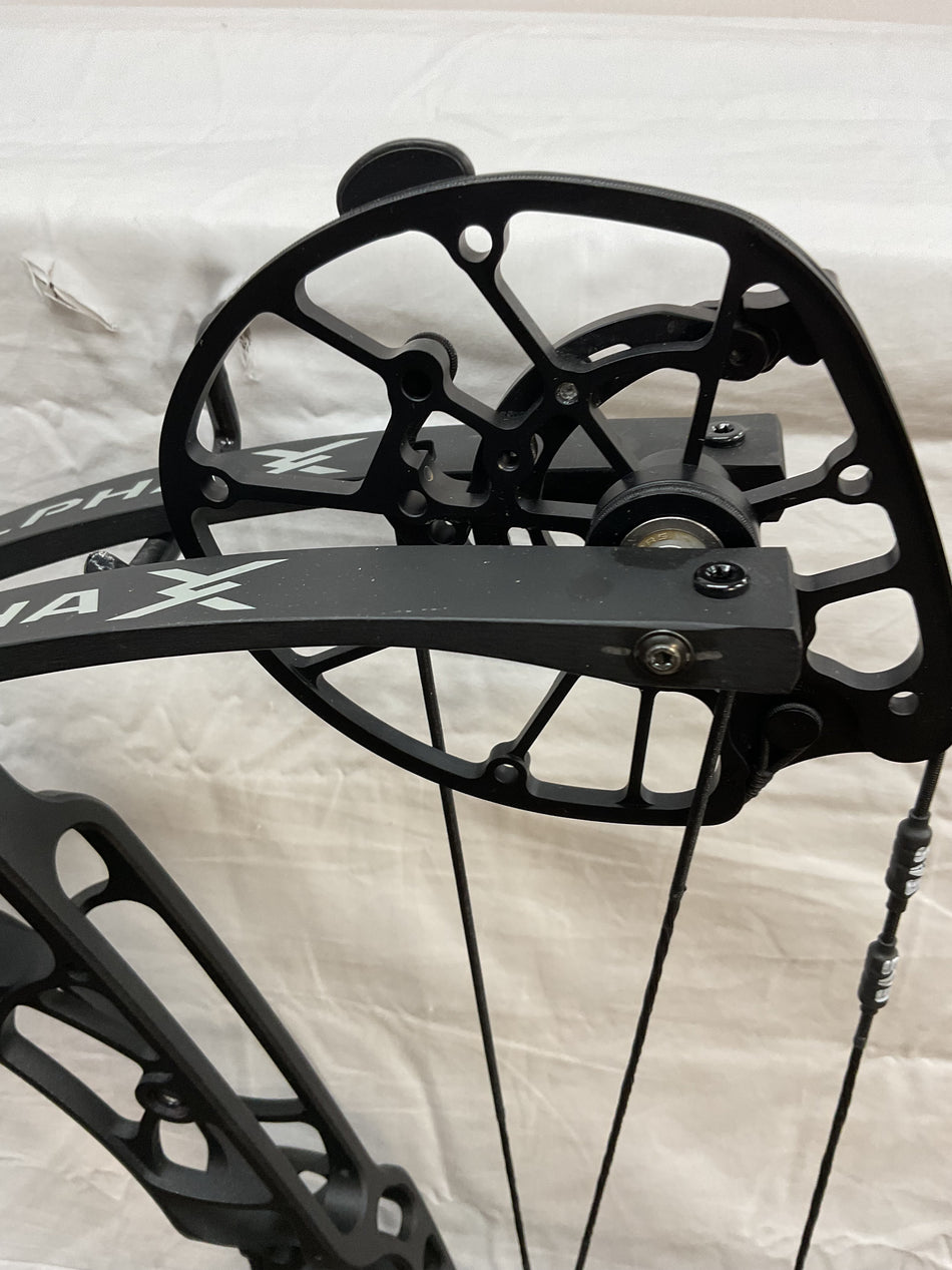 HOYT ALPHA X 33 - RH/BLACK-BLACK/70 - HAXRH33BLK70- 3 - USED!!!