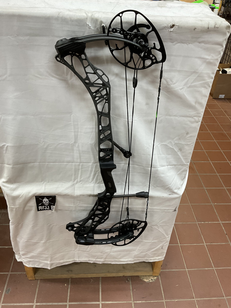 MATHEWS LIFT RS (LIGHT LIMB) - RH/Shale Fade to Black/41-60# - MLRSRHSFTB4160 - 20 -USED BOW!!!