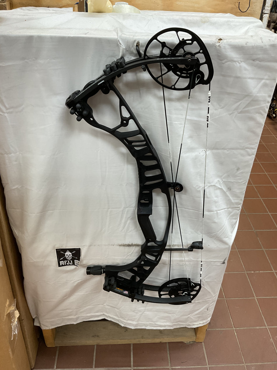 HOYT VENTUM 30 - RH/Black/80- HVP30RHRT80 - 14 - USED BOW!!!