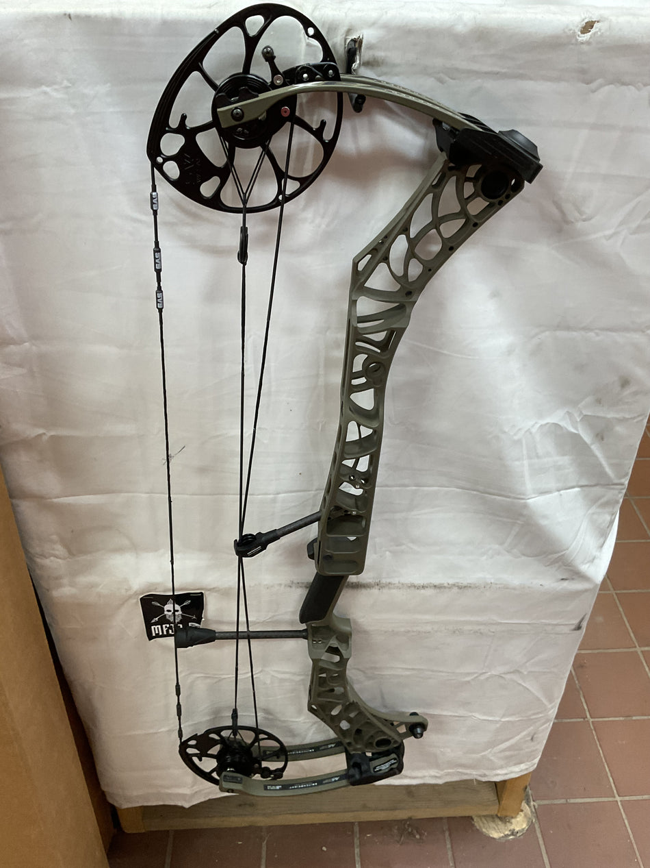 MATHEWS V3X 33 - RH/Ambush Green/60-75# - #MV3X33RHAG75 - 16 - USED BOW!!!
