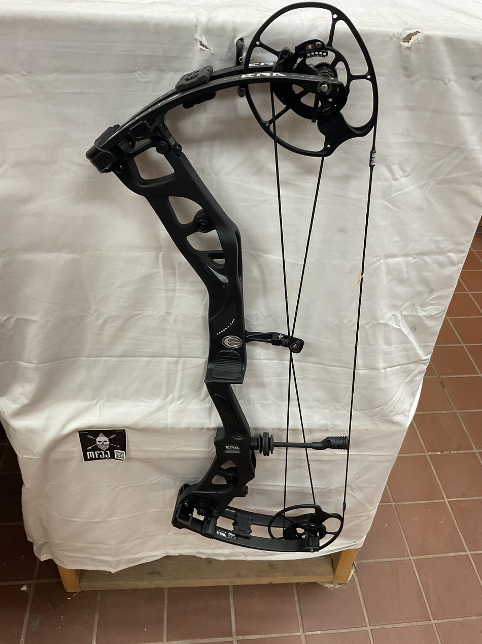 ELITE CARBON ERA - RH/BLACK/65 - #ECERHB65 - 10 - USED BOW!!!