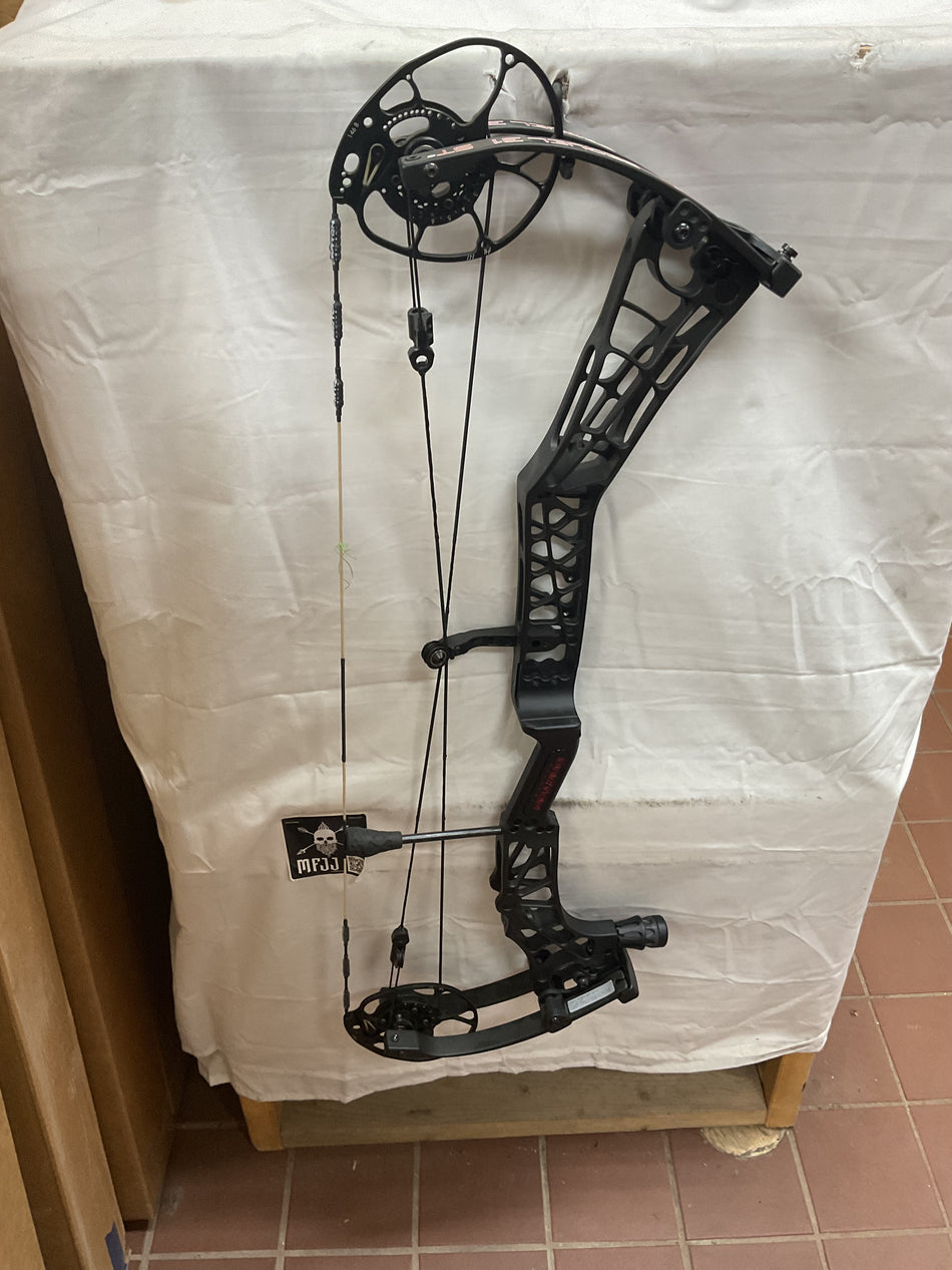 DARTON SEQUEL 31 ST2 - LH/Black/70 - DS31ST2B70 - 14 - Used Bow!!!