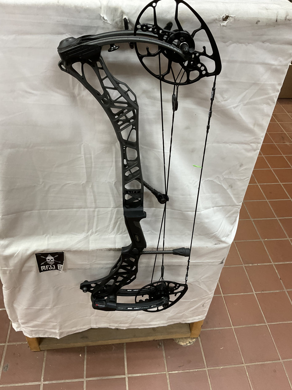 MATHEWS LIFT RS (HEAVY LIMB) - RH/Shale Fade to Black/41-80# - MLRSRHSFTB5580 - 19 -USED BOW!!!