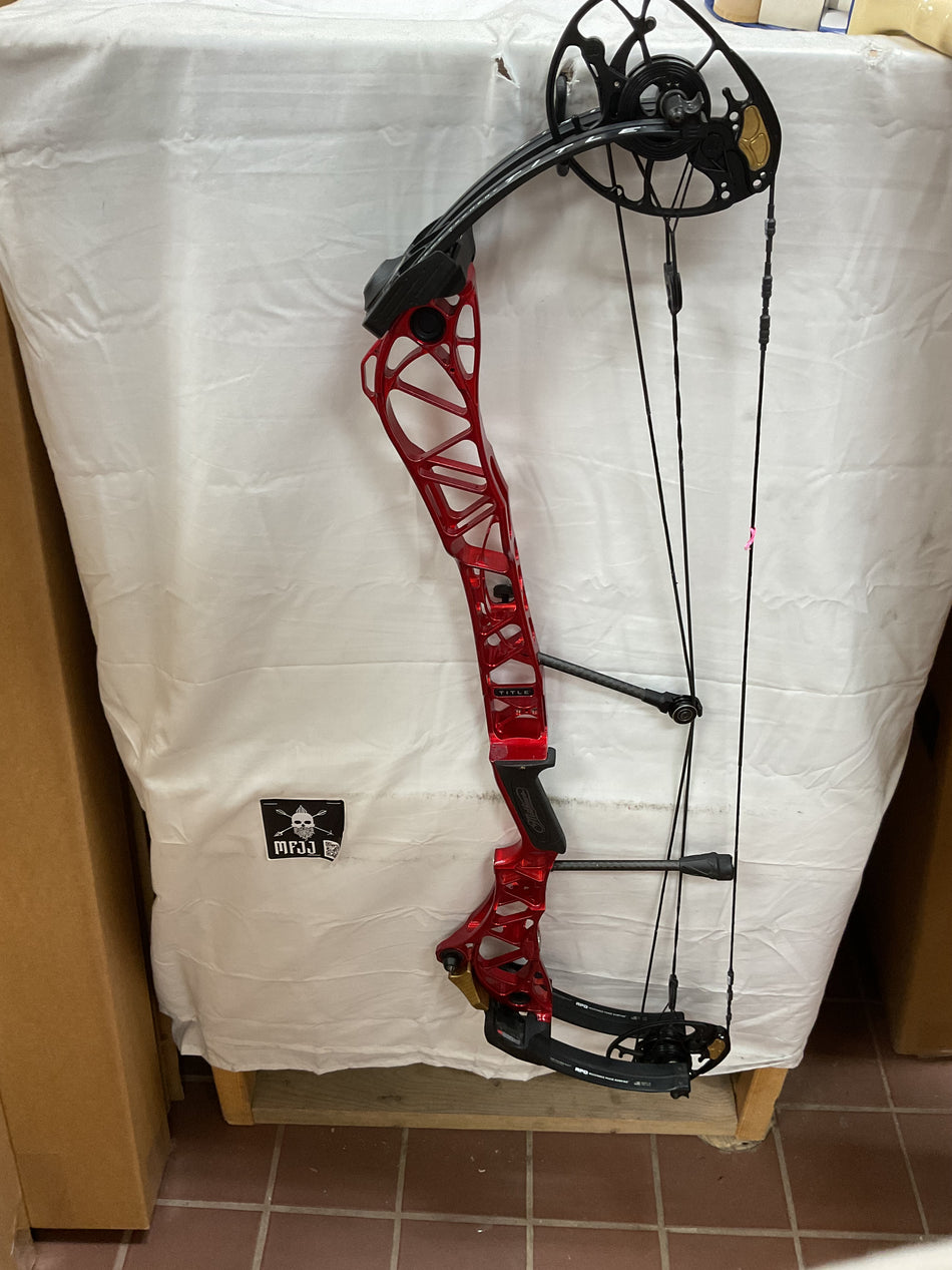 MATHEWS TITLE 36 - RH/Red/50-70# - #MT36RHR70 - 3 - USED BOW!!!