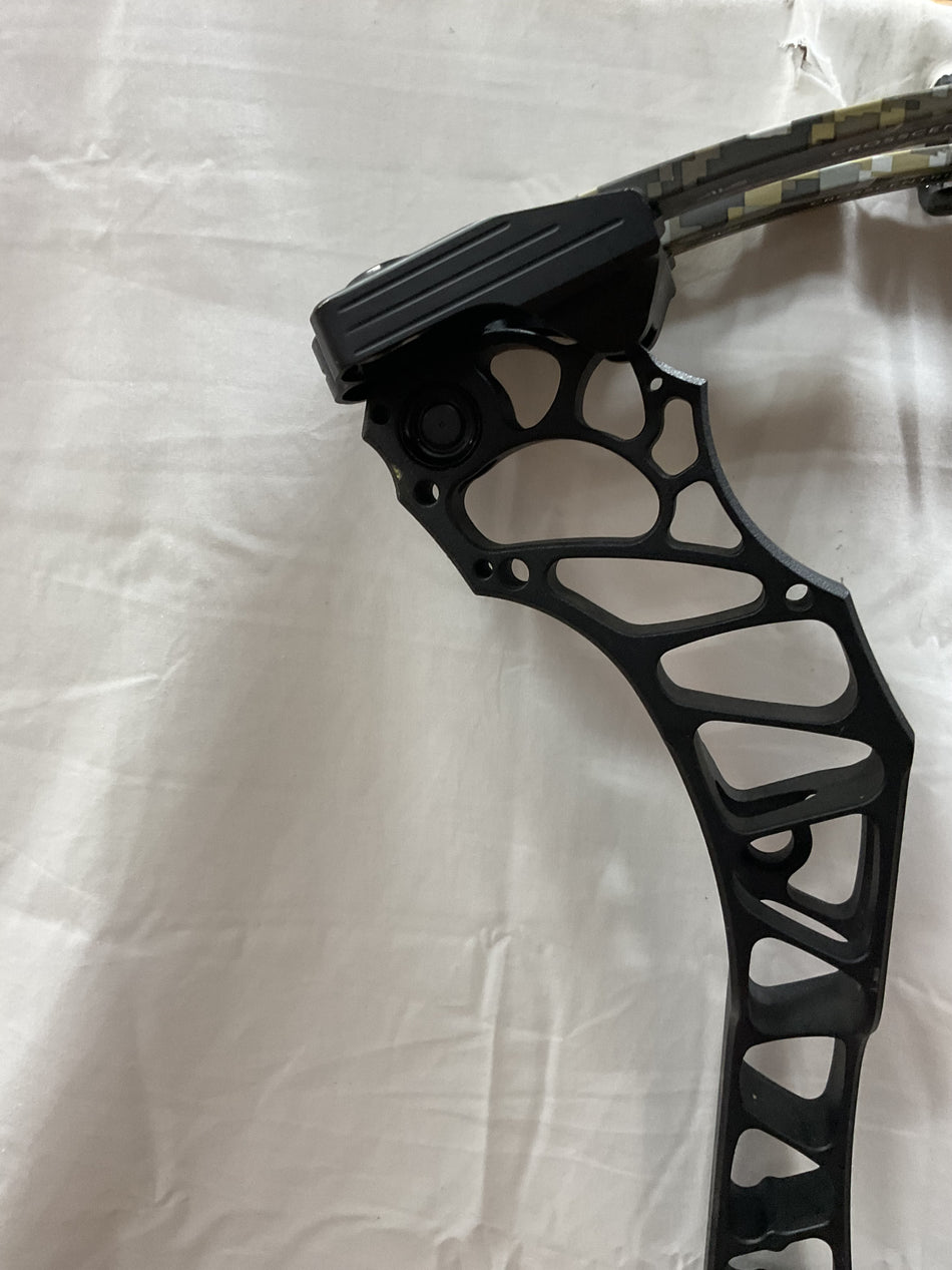 MATHEWS VERTIX - RH/Black-Sitka/60-75# - #MVRHBS75 - 11 - USED BOW!!!