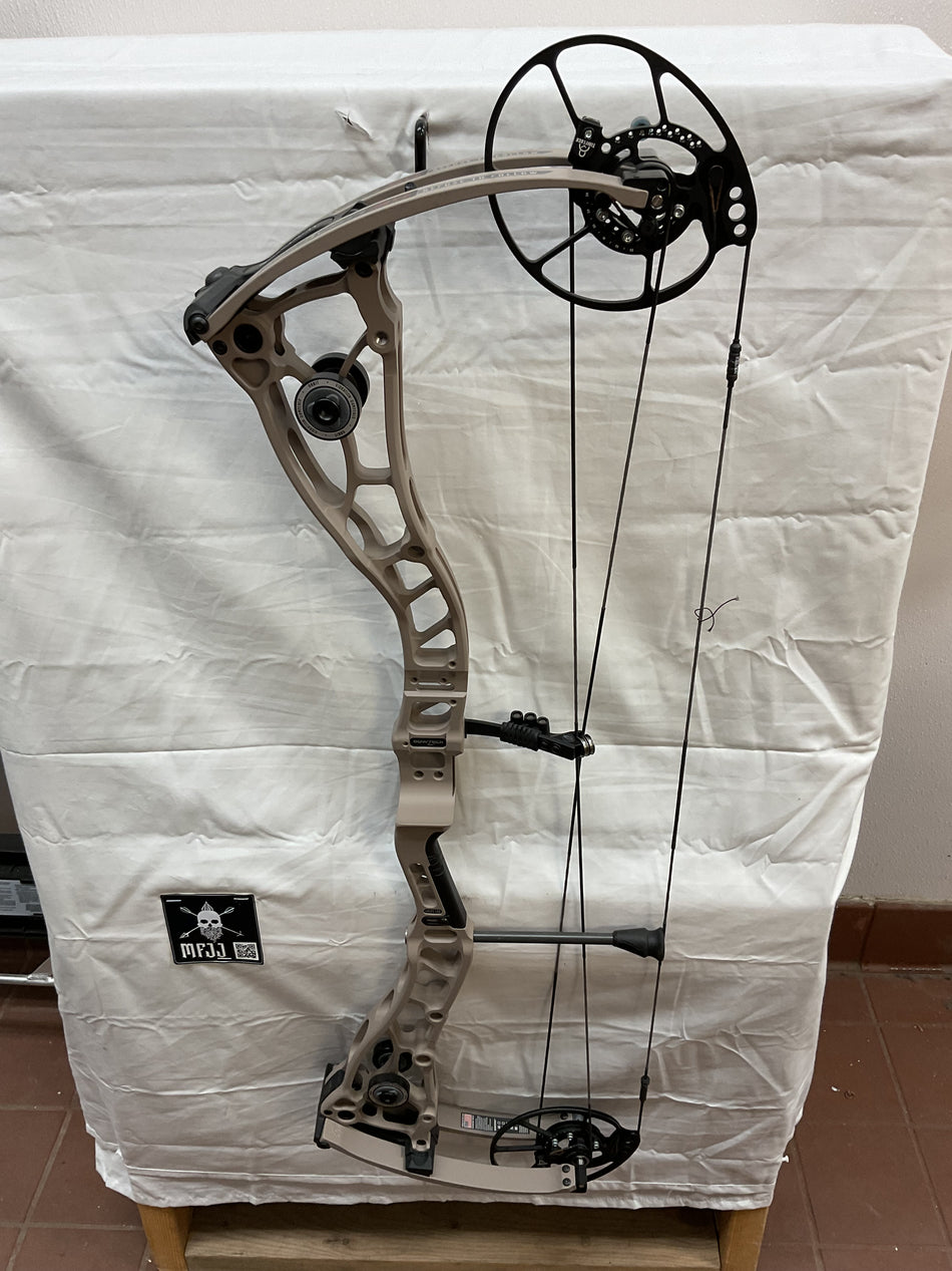 BOWTECH PROVEN 34 - RH/SANDSTONE/70 - #BP34RHSTN70-5 - USED BOW!!!