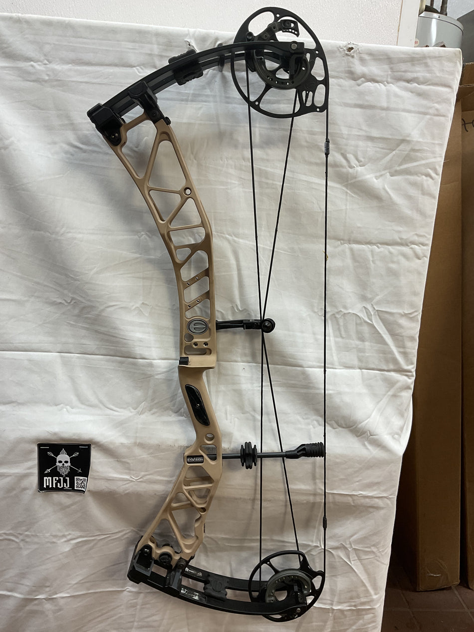 ELITE ENVISION - RH/TAN/70 - EERHT70 - 4 - USED BOW!!!