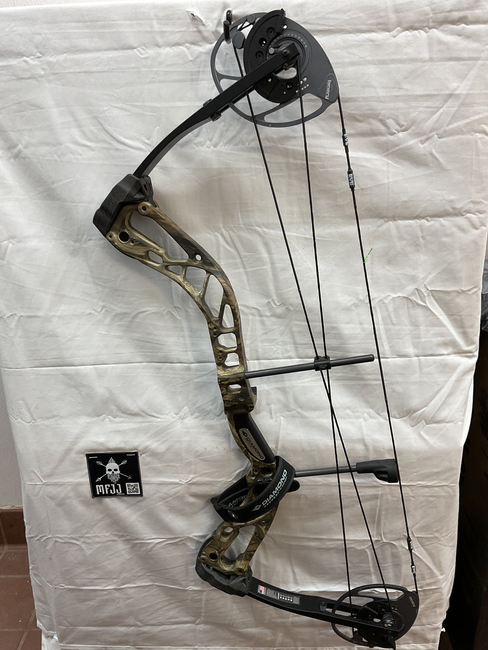 DIAMOND EDGE 320 LH/REALTREE-BLACK/70# - DIE320RHRTB70 - 1 - USED BOW!!!!!
