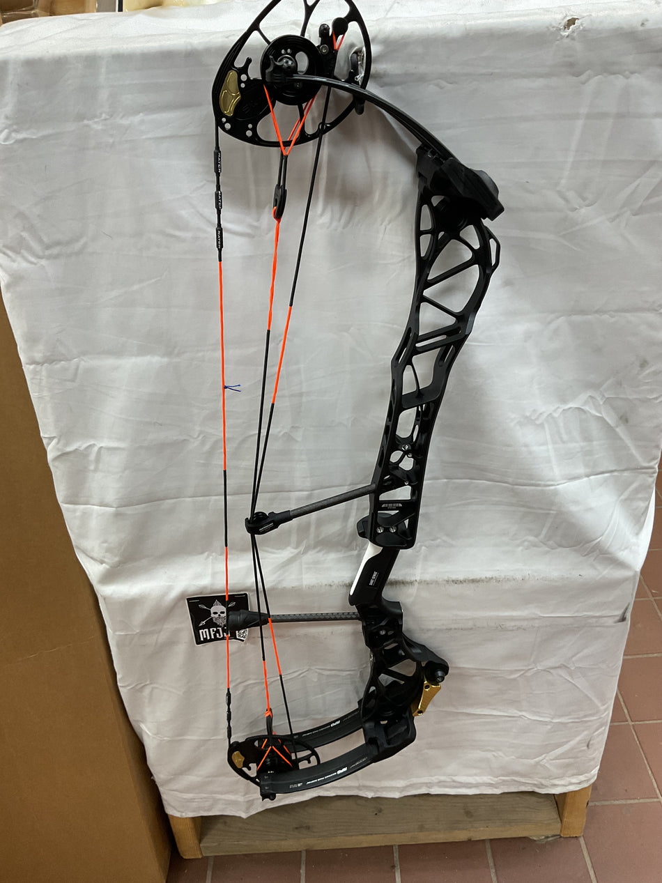 MATHEWS TITLE 34 GEN 2 - RH/Black/70 - 2 - USED BOW!!!