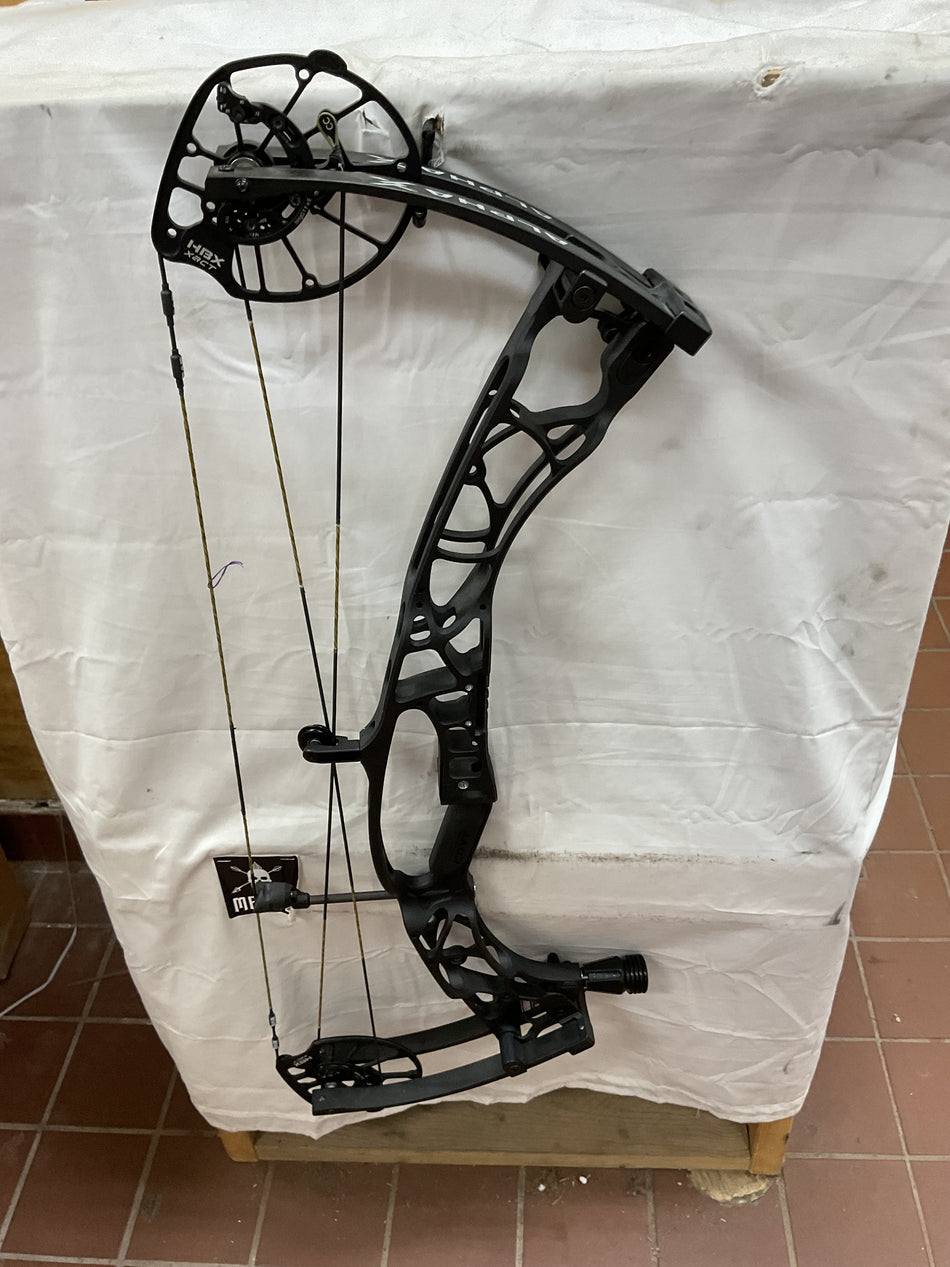 HOYT ALPHA X 33 - RH/Black/60- HAX33RHB60 - 14 - USED!!!