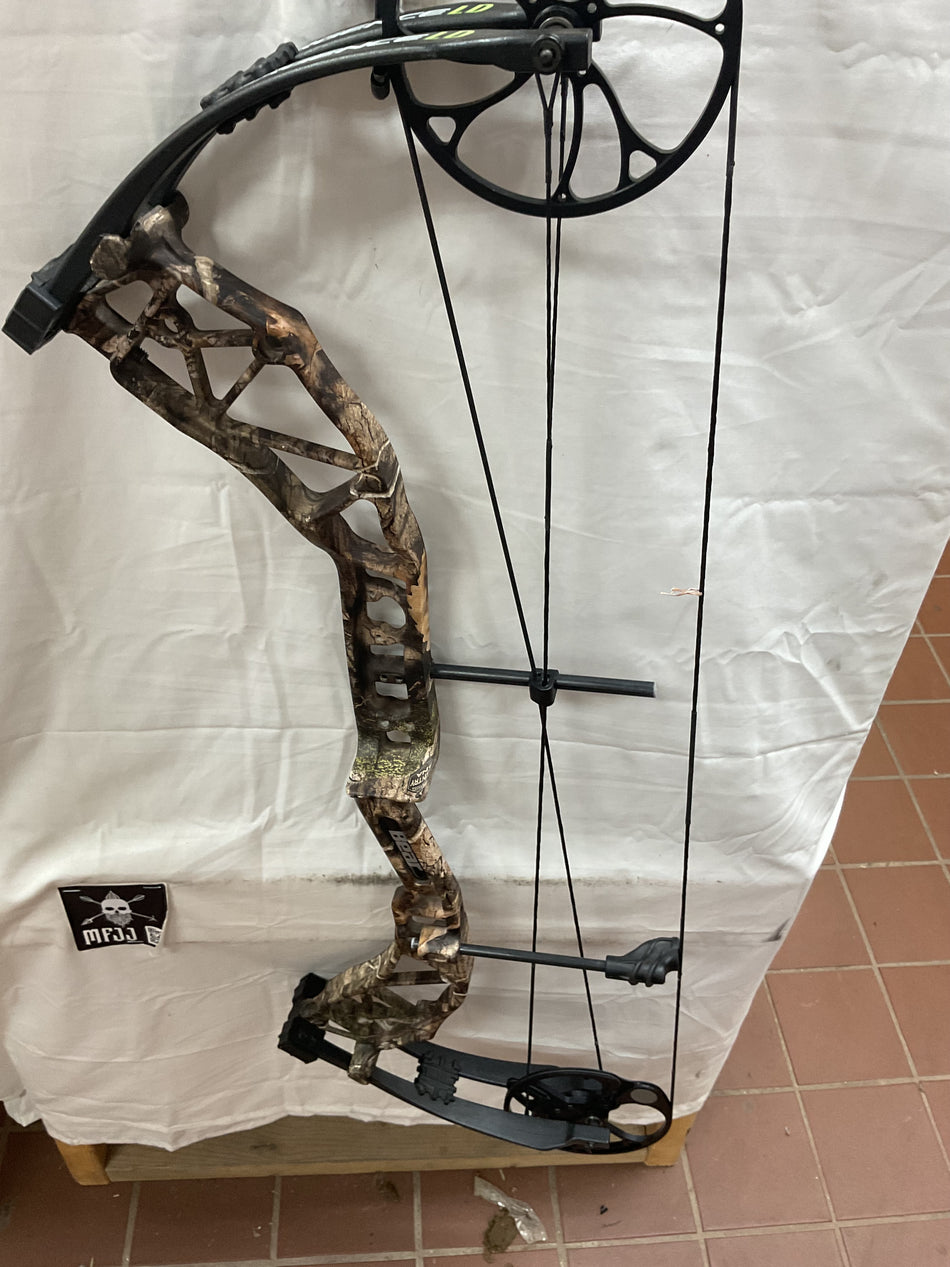 BEAR Resurgence LD RH/Mossy Oak/60# - #BRLDRHMO60- 1- USED BOW!!!