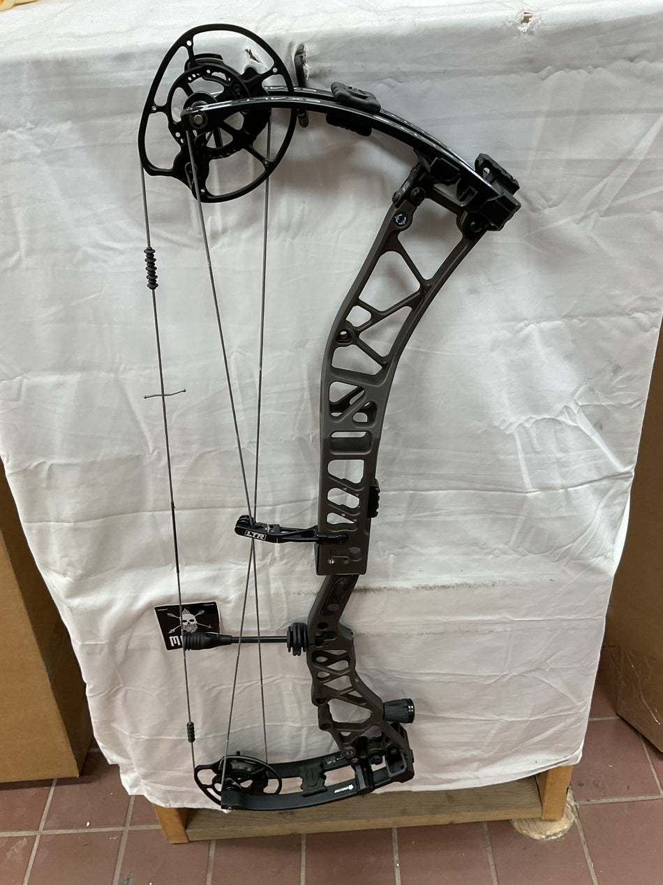ELITE EXALT 35 - RH/GRAY-BLACK/70 - EE35RHGB70 - 14 - USED BOW!!!!