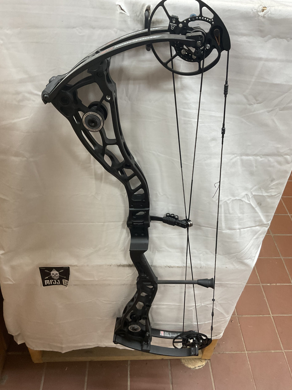 BOWTECH PROVEN 34 - RH/Black/70 - #BP34RHB70 - 20 - USED!!!!