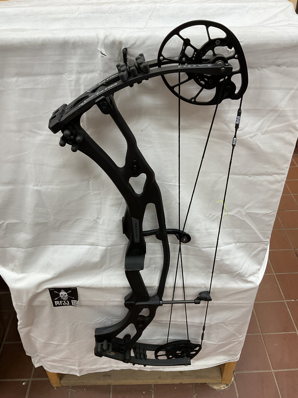 HOYT RX7 ULTRA - RH/BLACK/70 - HRX7URHB70 - 14 - USED BOW!!!