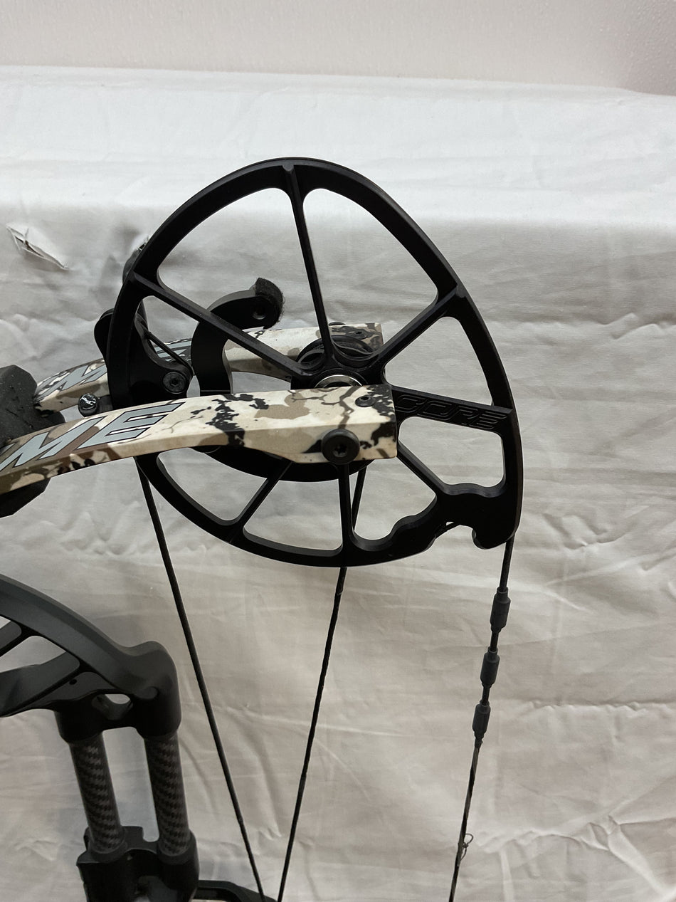 PRIME FORM 34 - RH/BLACK-KINGS XK7/70 - PRMFRM34RHBLKKXK70-2 - USED BOW!!!