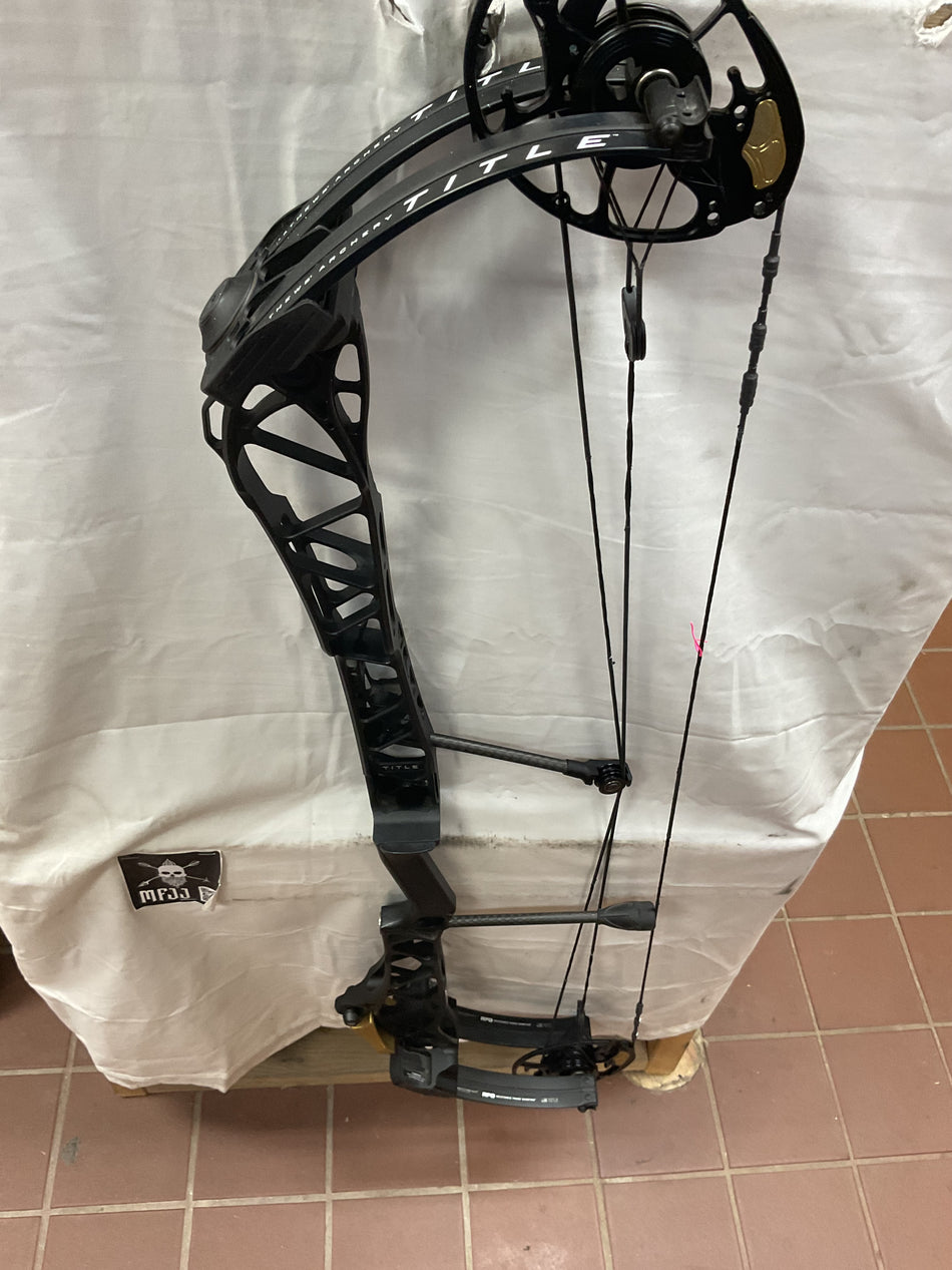 MATHEWS TITLE 38 GEN 1 - RH/Black/70# - MT38G1RHB70 - 8 - USED BOW!!!