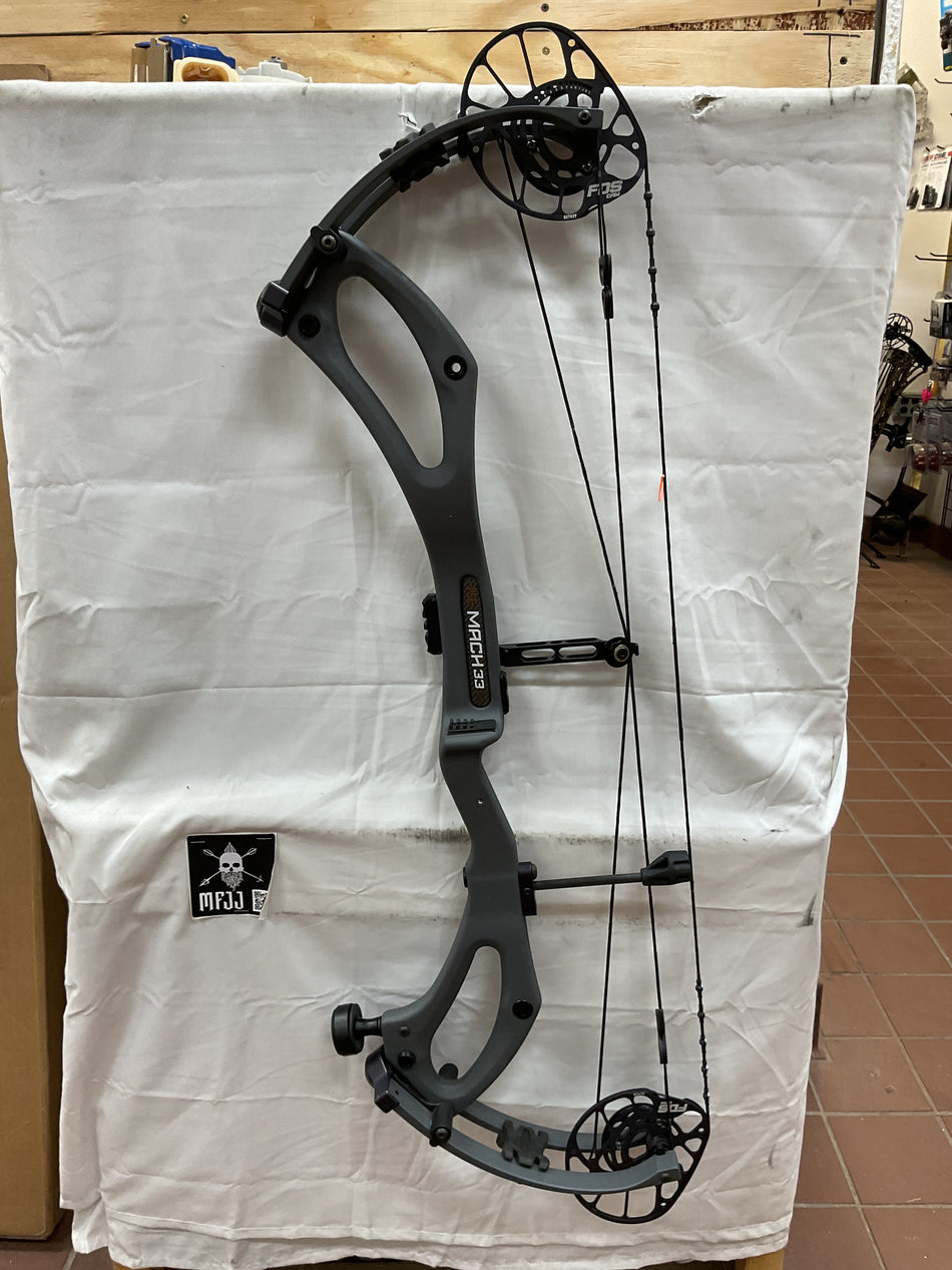 PSE MACH 33 FDS - RH/Charcoal Gray/70 - #PM33FDSRHB70 - 8 - USED BOW!!!