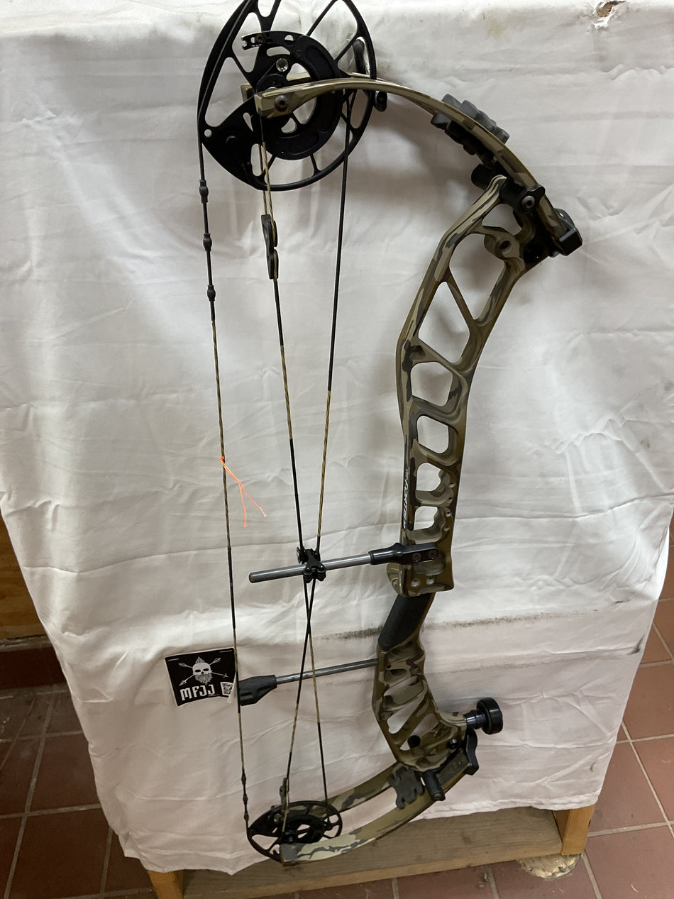 PSE Fortis 33 - RH/Bottomland/70 - #PSEFEC2RHBTM70 - 1 - USED BOW!!!