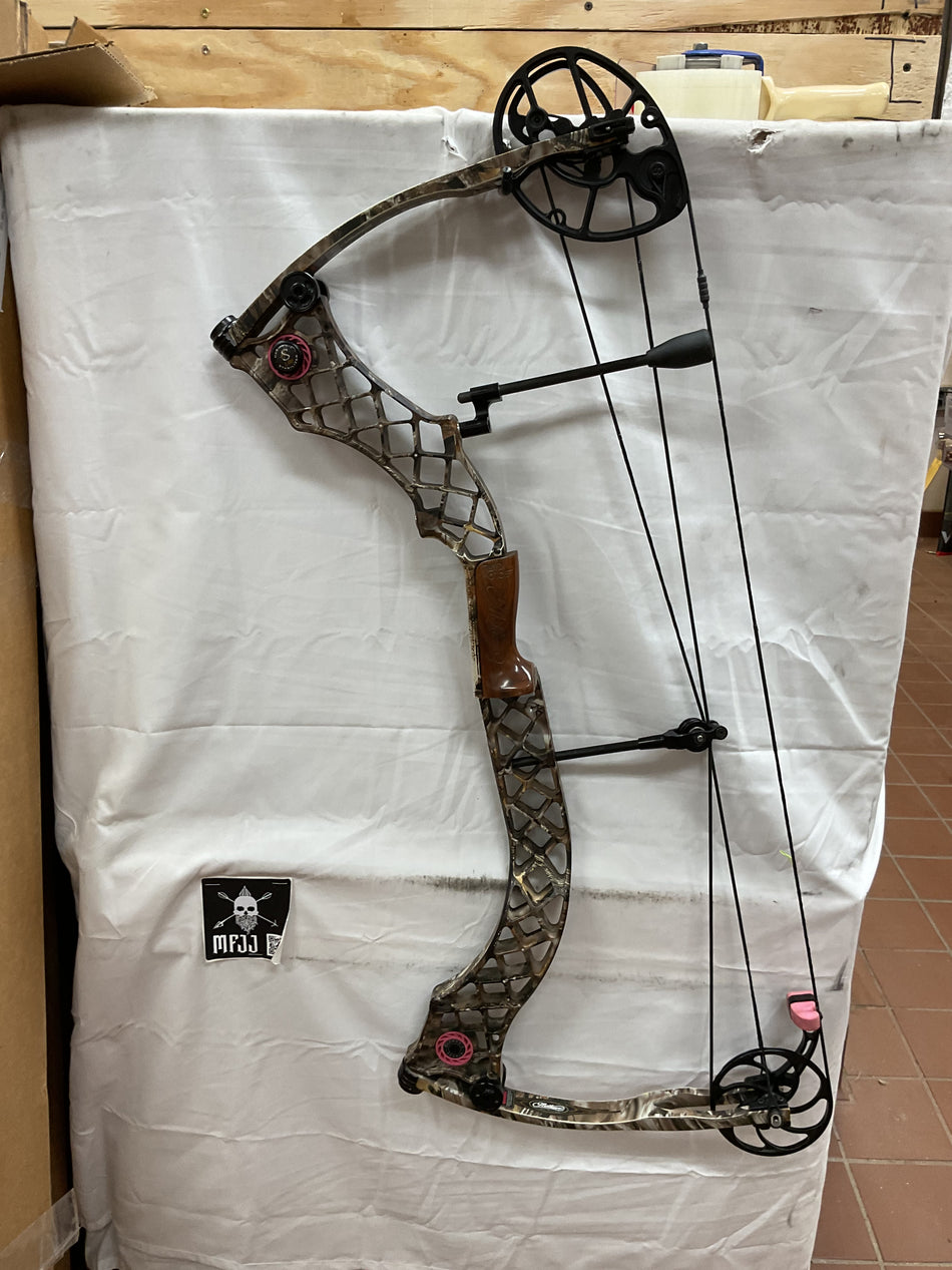 MATHEWS HELI-M - RH/LOST/60-70# - MHERHL27570 - 10 -  USED BOW!!!
