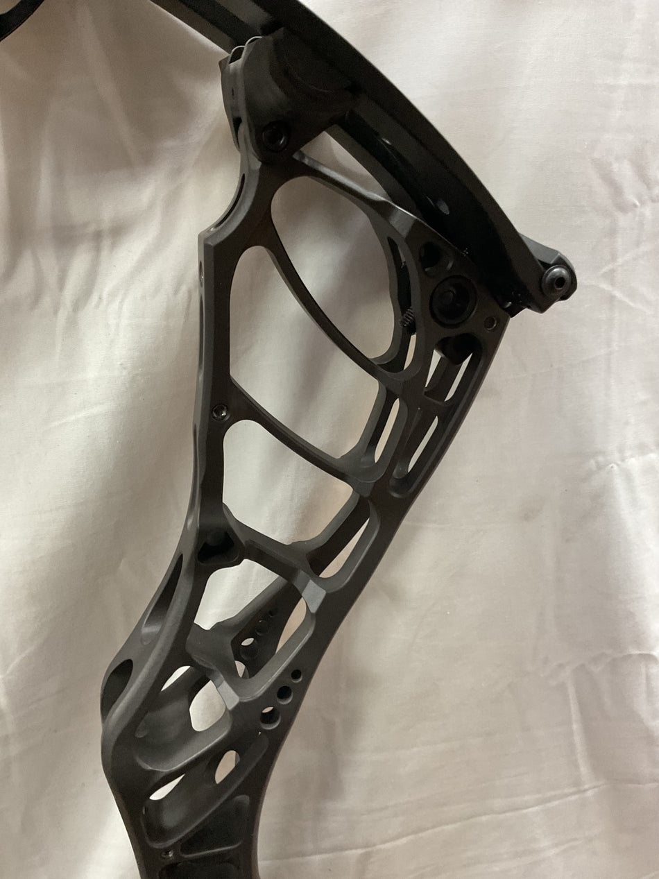 BOWTECH ALLIANCE 33- RH/Tac Gray/70 - #BSLSRHTG70- 6 - USED BOW ...